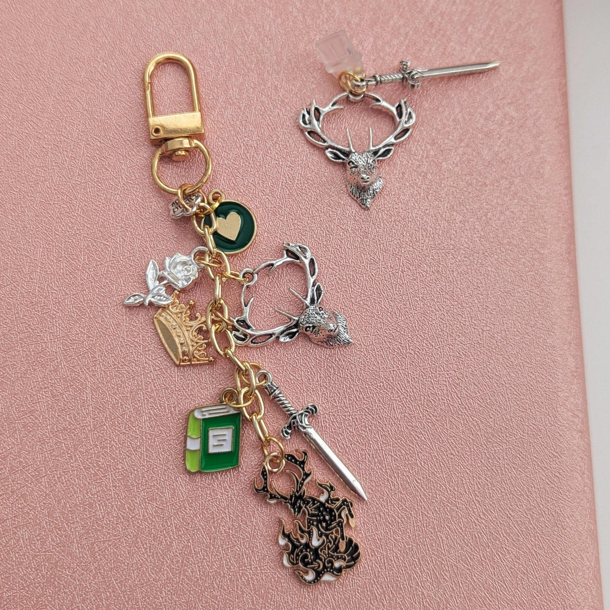Terrasen, Throne of Glass Charm Keychain, Customizable Romantasy E-Reader Dust Plug Bundle, Fireheart Queen & Stag Book Lover Gift
