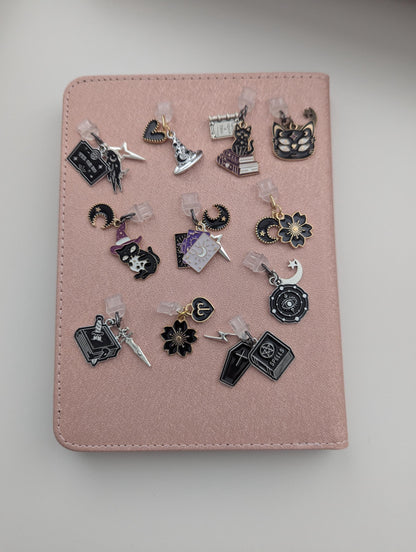 Fantasy Kindle Dust Plug', Witchy Zinc Alloy USB-C Charm, Custom.