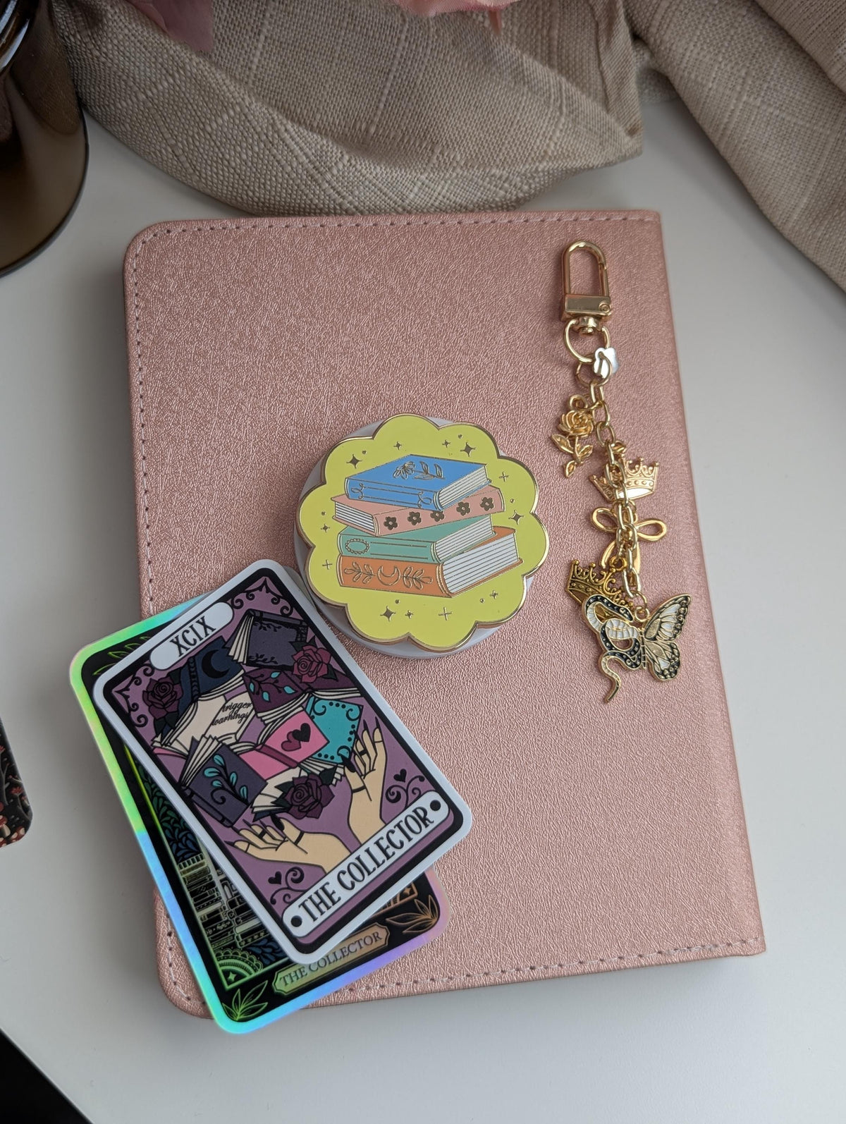 Book Stack Enamel Kindle Grip | MagSafe (Metal Ring Included) 5.5 cm in Diameter Pastel Bookish Phone Grip | Reader Gift Ereader Accessory