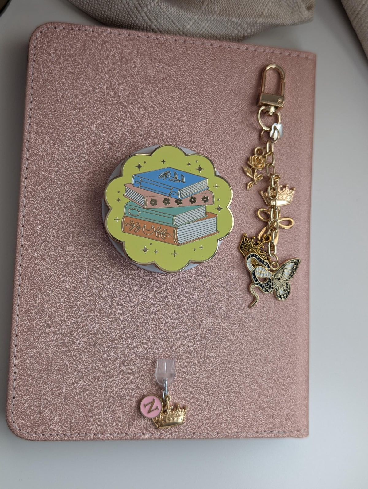 Book Stack Enamel Kindle Grip | MagSafe (Metal Ring Included) 5.5 cm in Diameter Pastel Bookish Phone Grip | Reader Gift Ereader Accessory